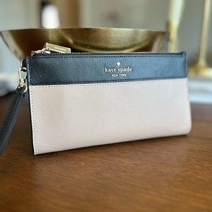 Kate Spade Wristlet NEW
